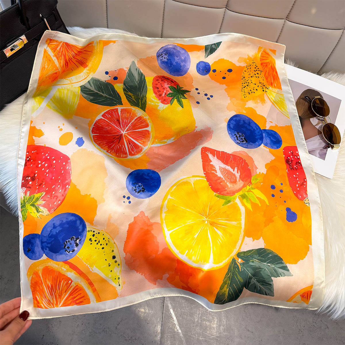 Fashion Lemon Fruit Pattern Sq - Ascot Neck Scarf 评论和价格